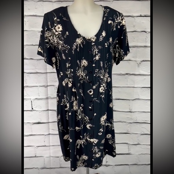 LANE BRYANT Designs & Co Navy & Cream Pleats Short Sleeve Tie Plus Sz 14 Modern - Picture 1 of 9
